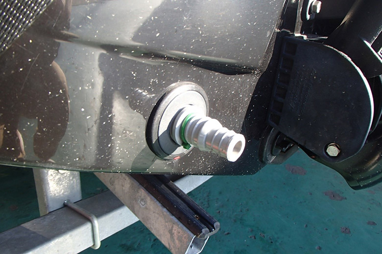 接続コネクター(DM7000等)を取り付けます